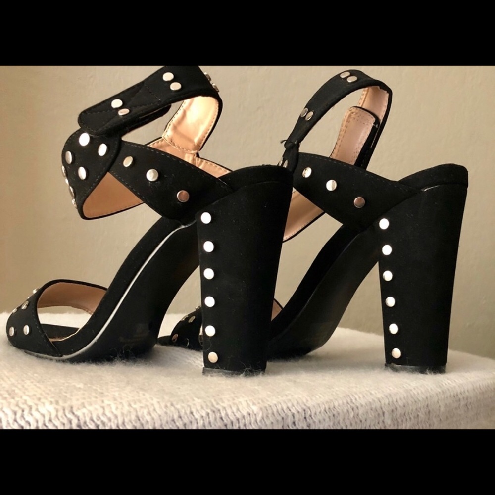 Stylish Studded shoe - Picture 2 of 5